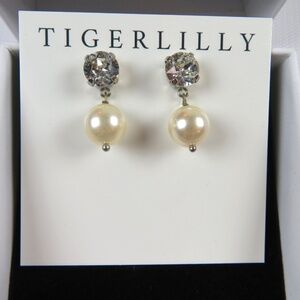 NEW- Tigerlilly pearl drop fashion earrings